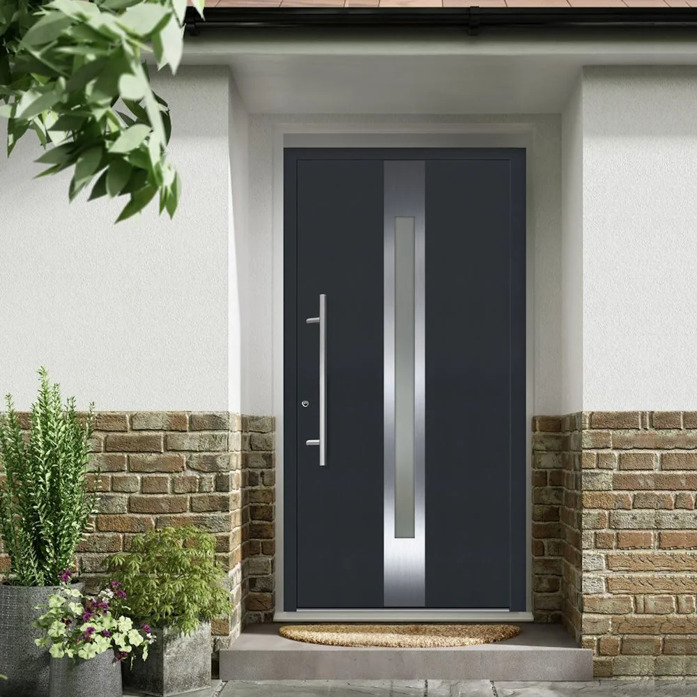 Anthrazitfarbene Tür mit Metallgriff und vertikalem Glaselement.